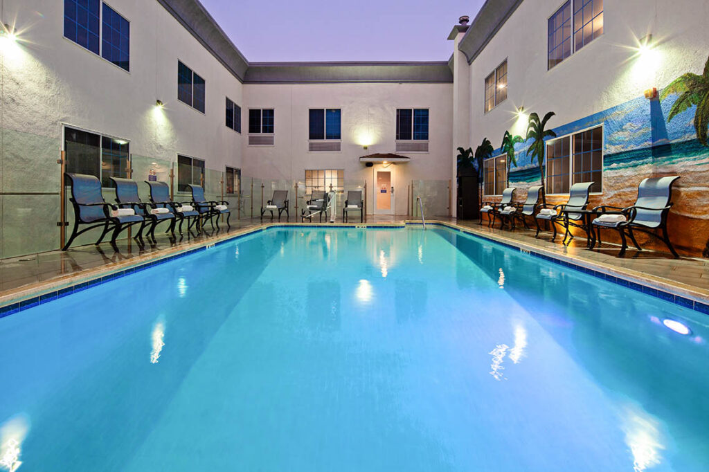 Outdoor Heated Pool No Life Guard On Duty Amenities - Best Hollywood Hotel Stay Book Holiday Inn Express Hollywood Walk Of Fame Hotel